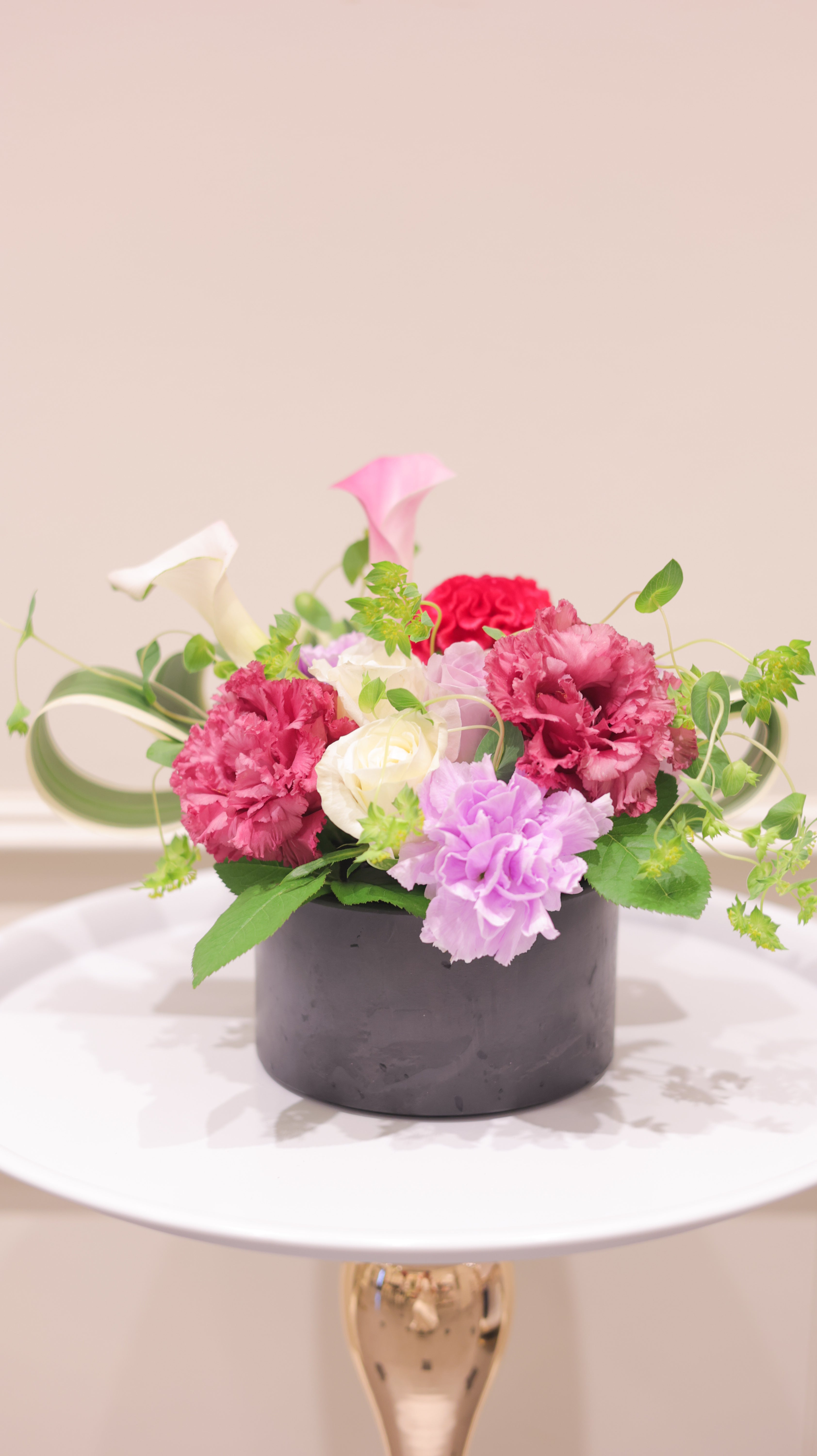 Adorable seasonal arrangement | 生花のアレンジメント