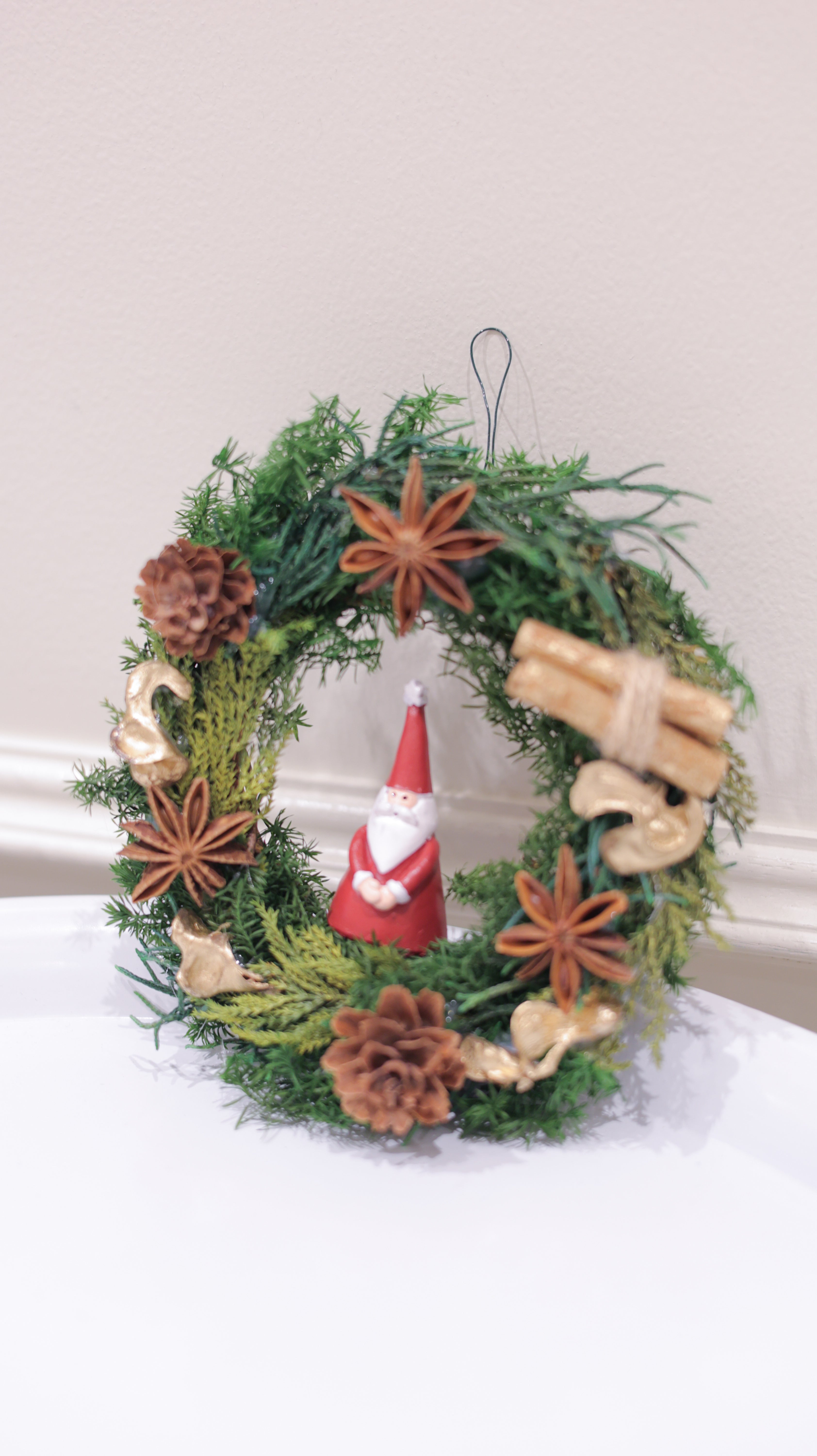 サンタクロースのクリスマスリース(プリザーブドフラワー・約12cm)