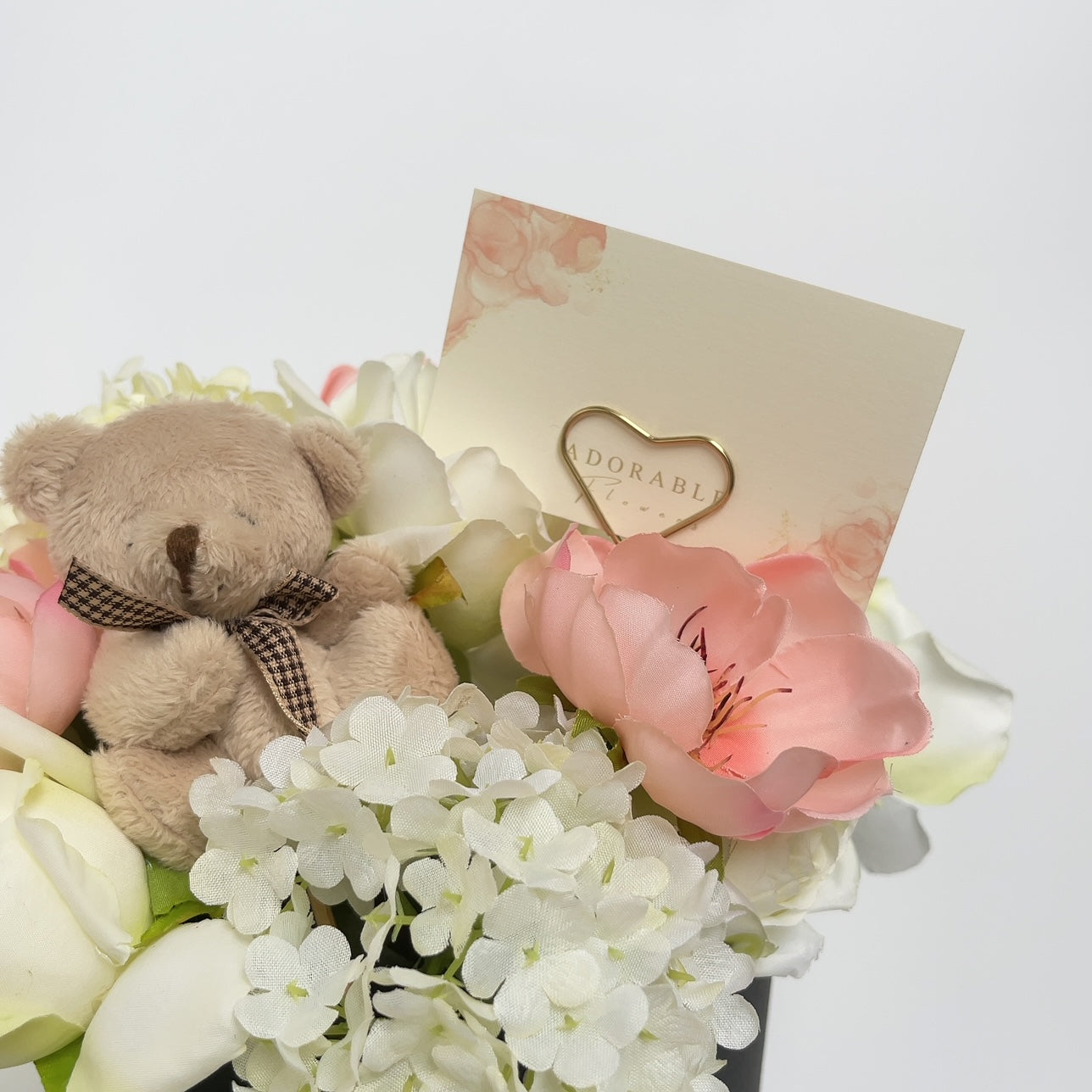 【お手入れ不要】ボックスアレンジメント M(ミニベアピック付き)